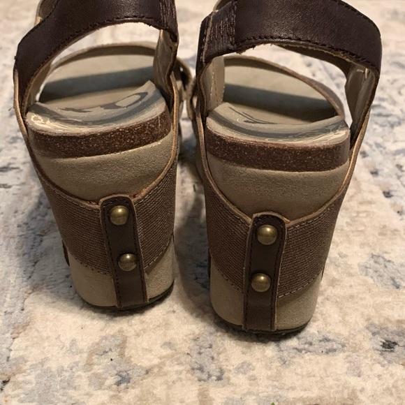 OTBT BRUSHNEL SUEDE Leather wedges shoes women’s size 6 - Picture 3 of 9